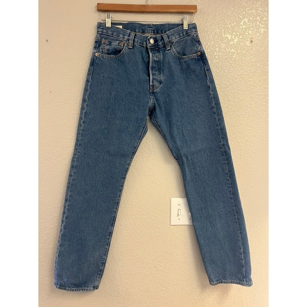 Levis 501 Relaxed Fit Jeans Medium Wash Blue Denim Button Fly W30 L32 0057V-0008